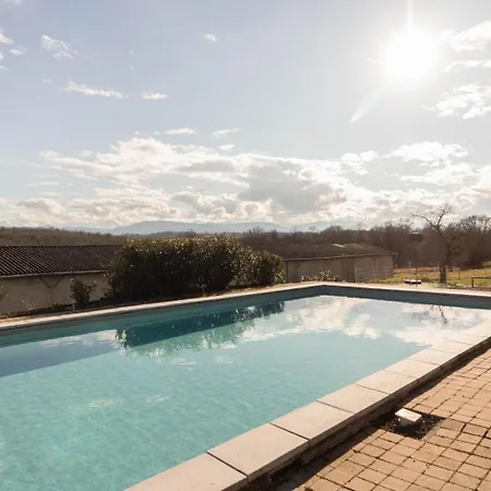 Le Du Besson بيت للعطل *